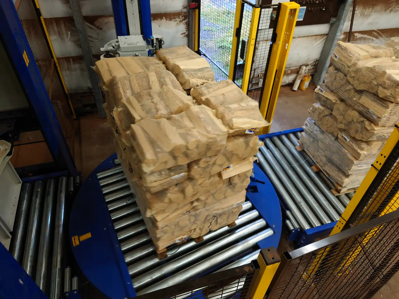 Vedfabrik och produktion av svensk björkved i Ursvik